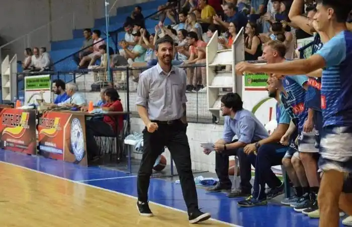 Bruno Chareun continuará siendo el entrenador de Ferrocarril