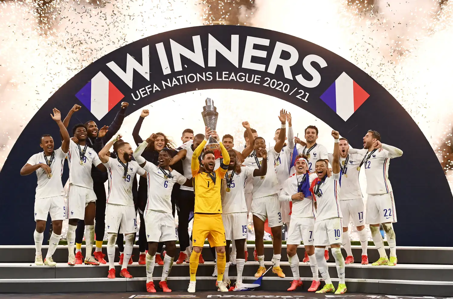 Francia festeja en Milán.