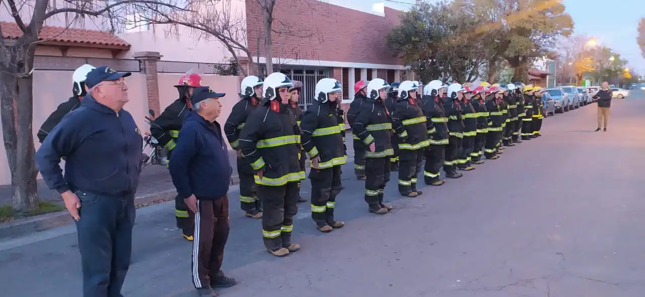 En Dorrego el intendente acompañó el acto por el Día del Bombero Voluntario