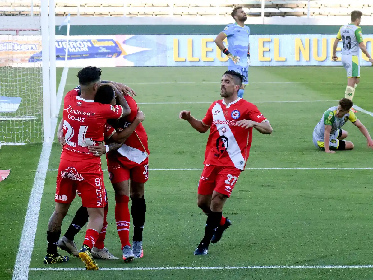 Argentinos goleó a Aldosivi y sigue vivo