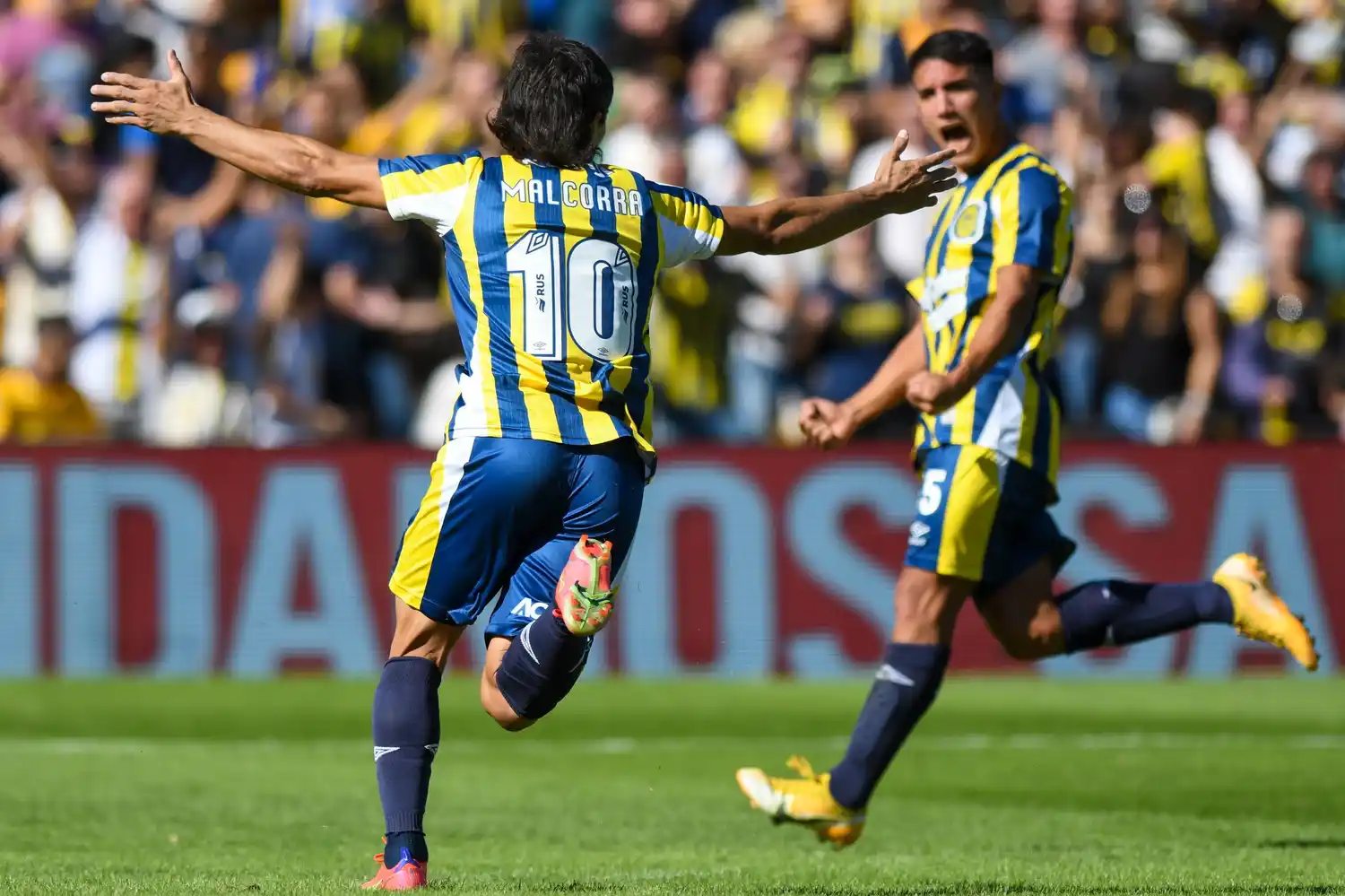 Central aplastó a Platense en Arroyito