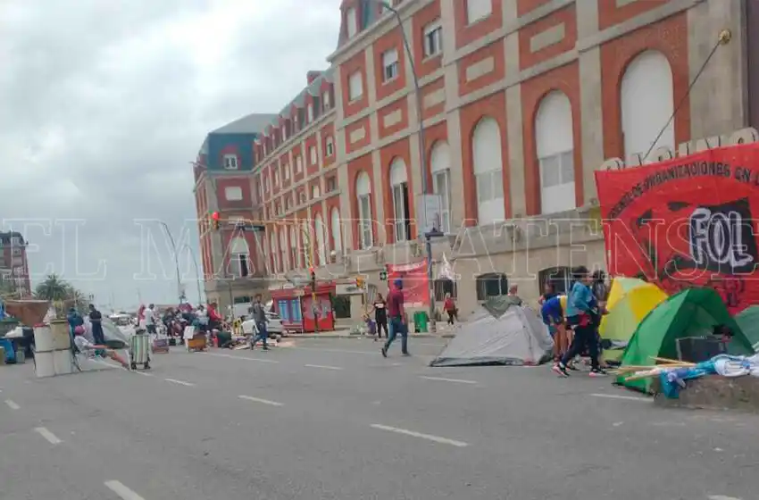 Acampe en el Casino: “Sabemos que están los fondos, esperamos respuestas del Municipio”
