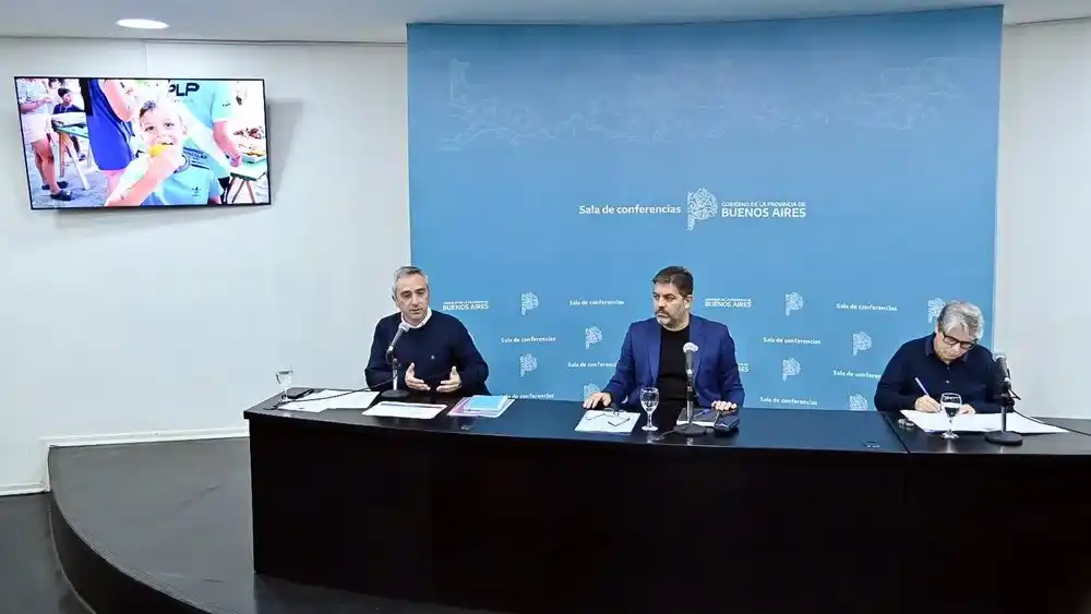 Andrés “Cuervo” Larroque, Carlos Bianco y Flavia Terigi.