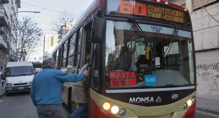 Continúa el paro de choferes de la Línea 60 por la muerte de un trabajador