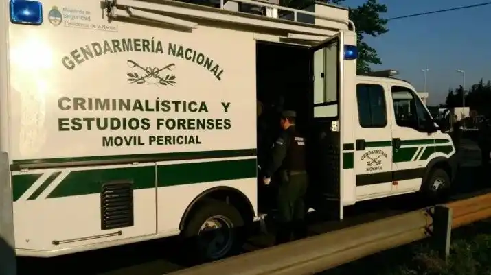Una nena de dos años se disparó por accidente cuando jugaba con el arma de su mamá policía