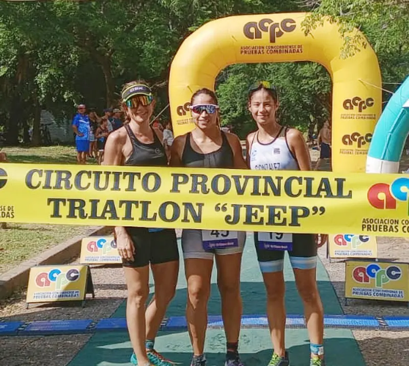 Los locales Caino y Díaz ganaron el Triatlón en La Paz