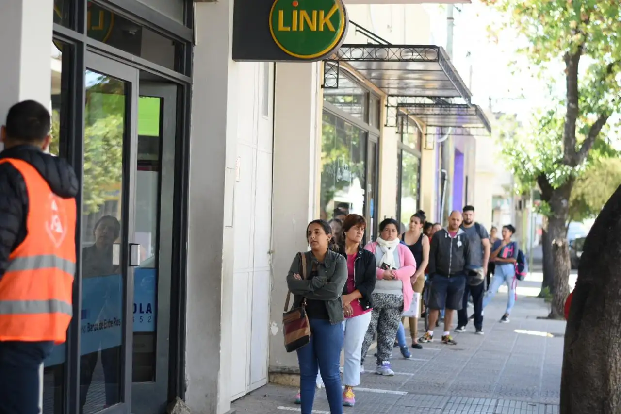 Los bancos extienden hasta el jueves la atención para jubilados y pensionados