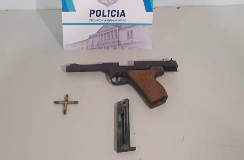 Discusión de una pareja: el hombre estaba armado y la mujer, con heridas cortantes en los brazos