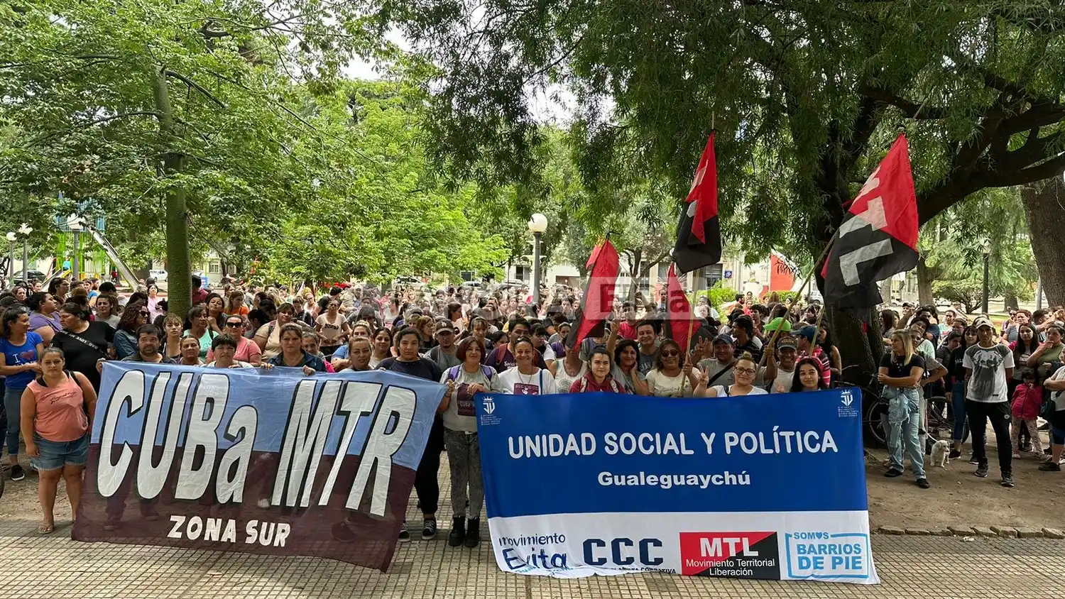 Movimientos sociales se manifestaron frente al municipio