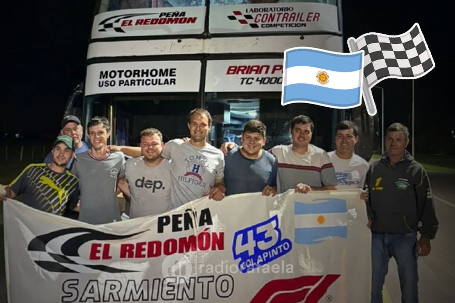 Fiebre por Colapinto: nueve amigos viajaron desde Sarmiento a San Pablo en colectivo para ver la F1