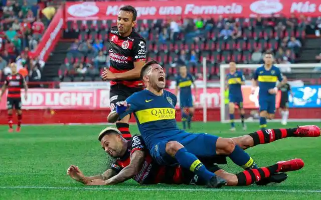 Boca cerró la gira con una derrota y muchas dudas
