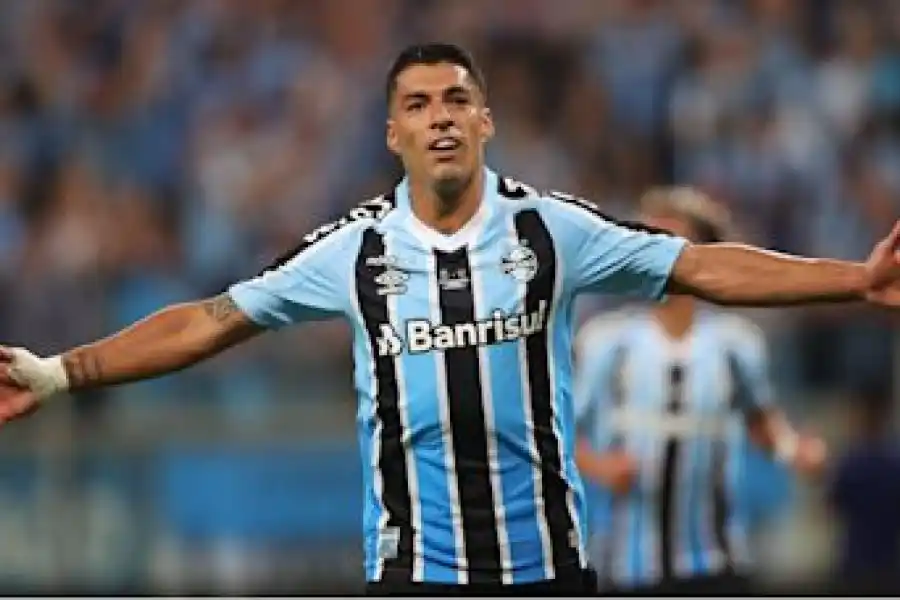 Suárez anunciaría su retiro y Gremio piensa en una cláusula