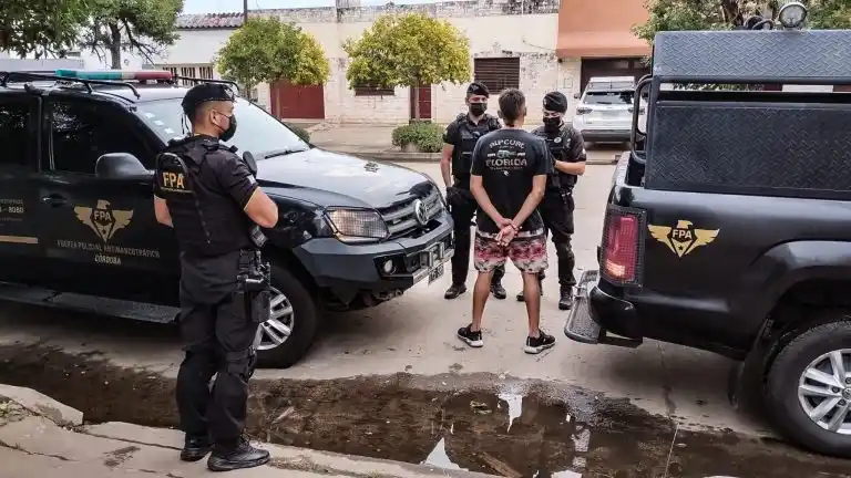 Hallazgos en la región: la Policía Antinarcotráfico secuestró estupefacientes en la vía pública