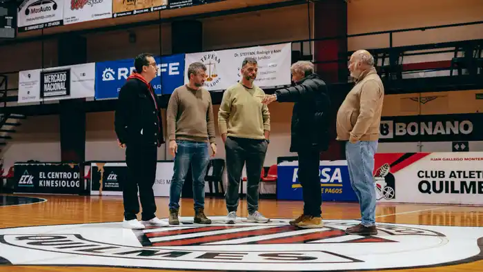 Club Quilmes - Colocación de Piso nuevo para el "José Martínez" - 2