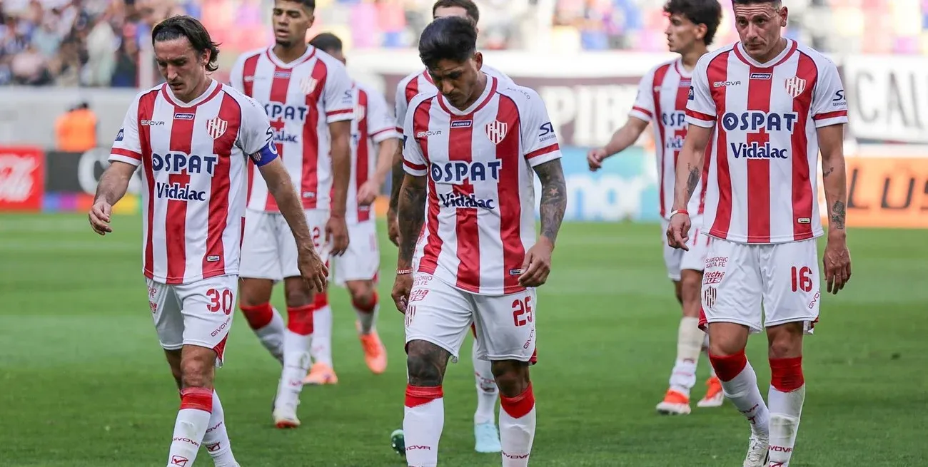 Unión jugó mal, perdió 3 a 1, y se quedó sin el primer lugar en la zona. Foto: Joaquín Camiletti