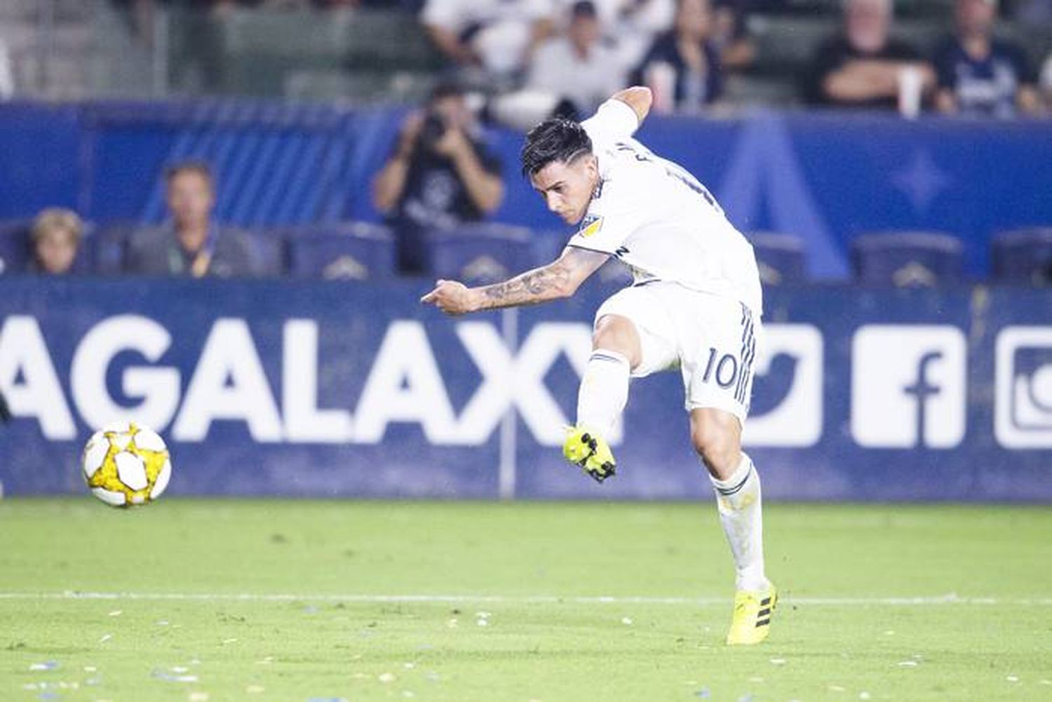 Llegó la oferta del  Galaxy por Pavón