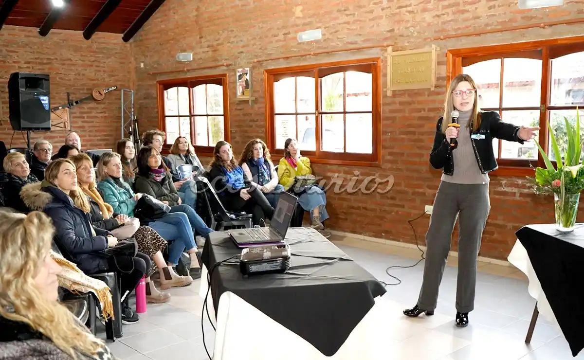 Charla. La empresaria Alicia Jakob en Cabañas Río Quequén