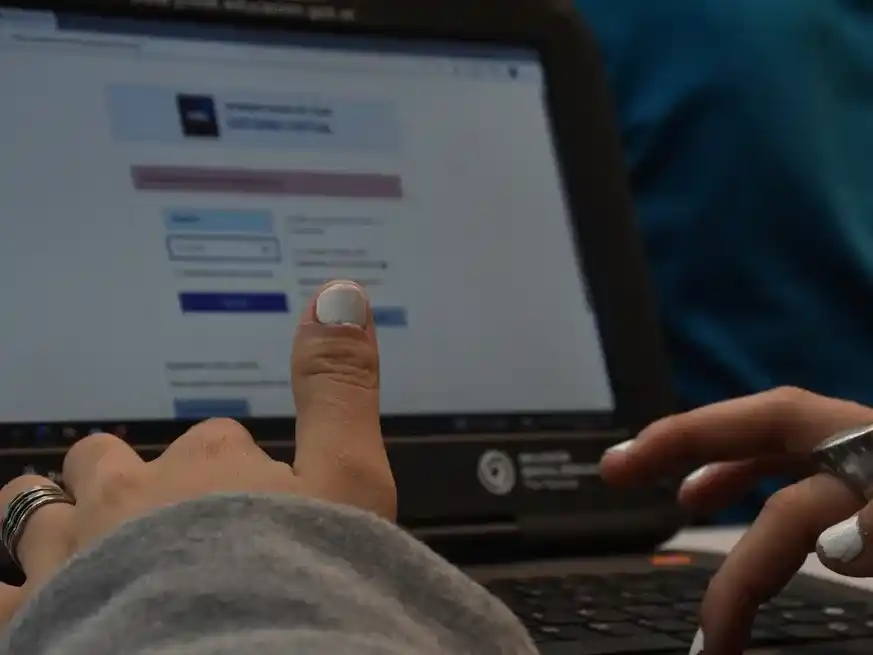 En las primeras horas de inscripción ya hubo 100 anotados para terminar la escuela secundaria. Crédito: Mauricio Garín