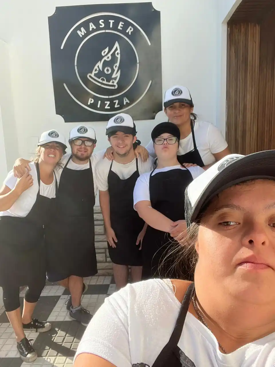 Todo el equipo de Master Pizza.