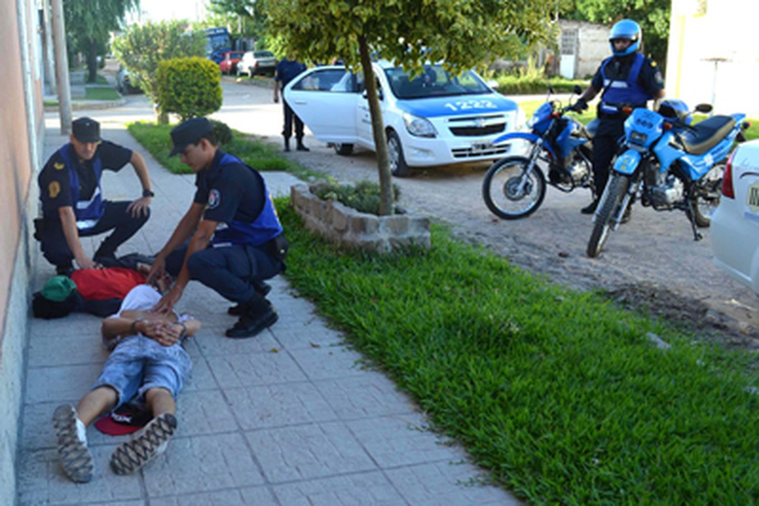 Dos personas fueron detenidas luego de asaltar a jóvenes transeúntes