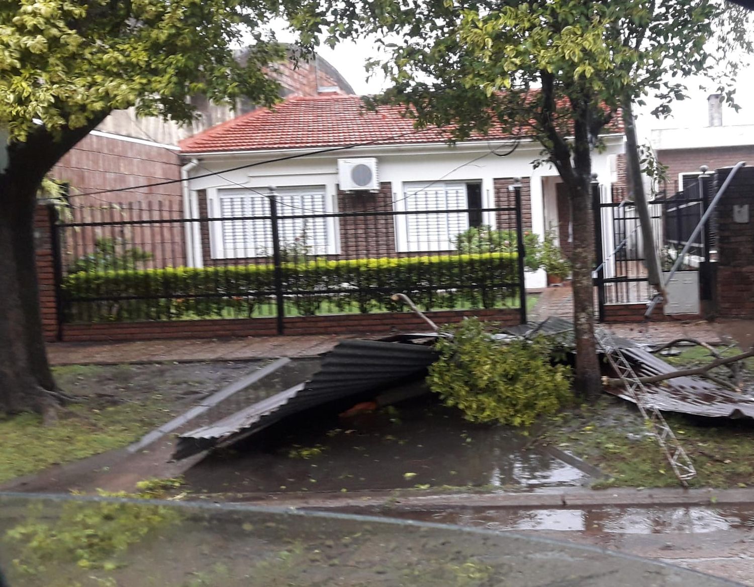 El temporal afectó el suministro eléctrico en distintos lugares de la provincia