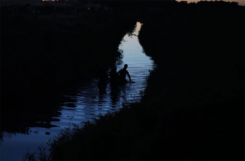 La grieta de Guernica: entre las piedras de las familias de la toma y el aplauso de los transeúntes