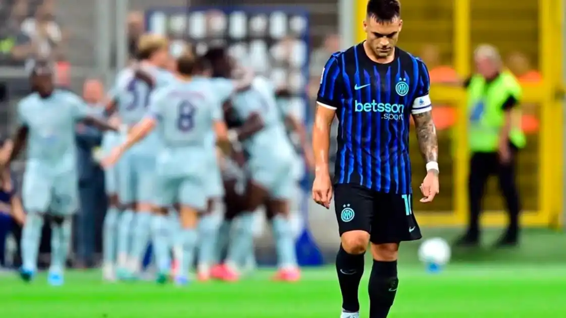 La desazón de Lautaro ante uno de los goles de Udinese. Foto: Olé.