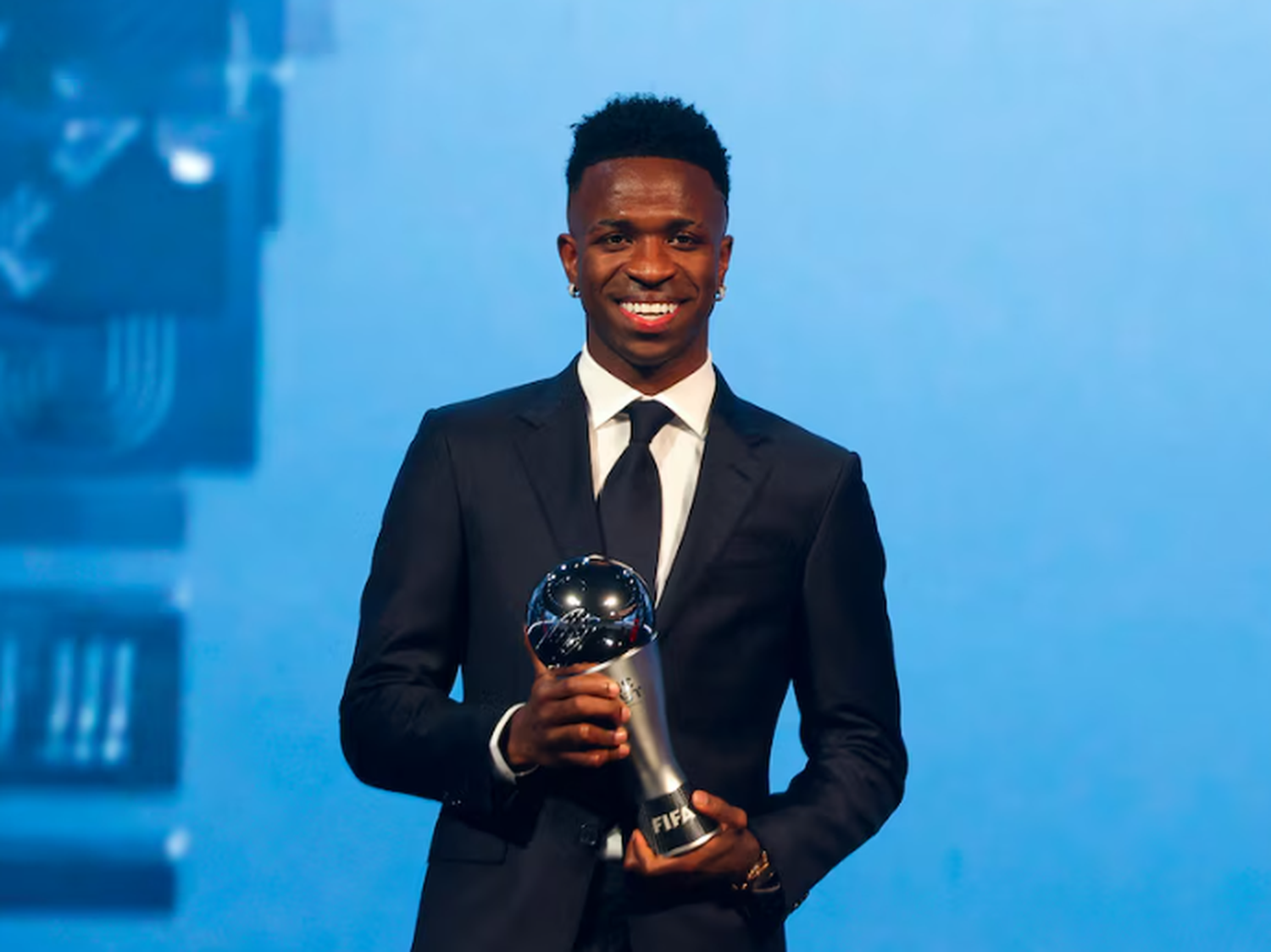 Vinicius Junior se consagra como el mejor pagado del Real Madrid tras ganar el premio The Best de la FIFA.
