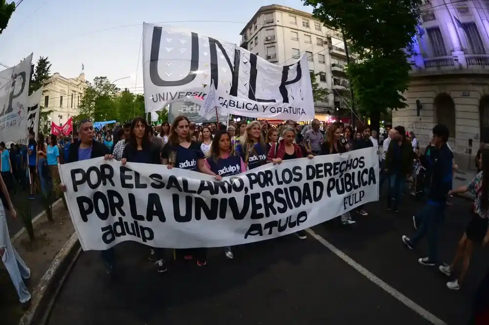 Caída del salario de docentes universitarios: deberían subir 65% para recuperar lo perdido con Milei