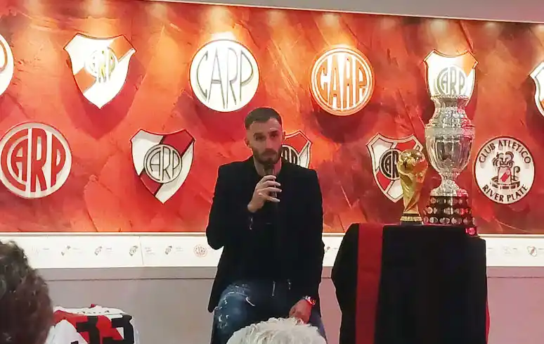 Pezzella fue presentado: “Estoy para darlo todo de nuevo”