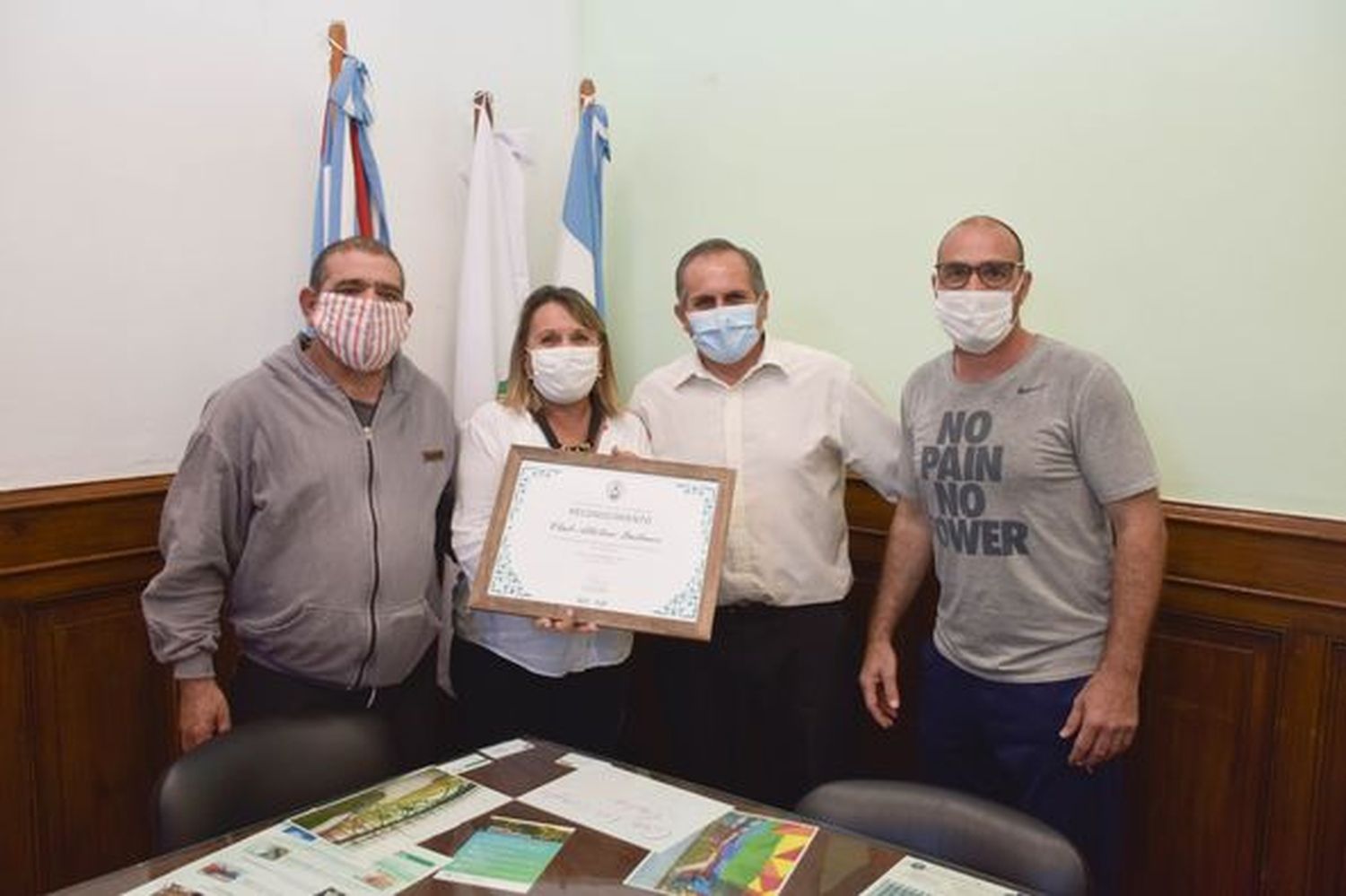 Entrega de reconocimiento a Quilmes por su 90º Aniversario