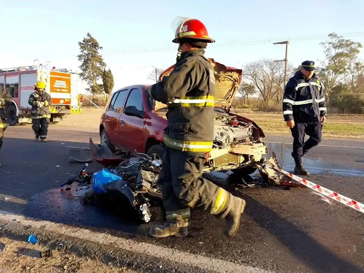 Arroyito: dos jóvenes  sufrieron lesiones graves  en un accidente de tránsito 