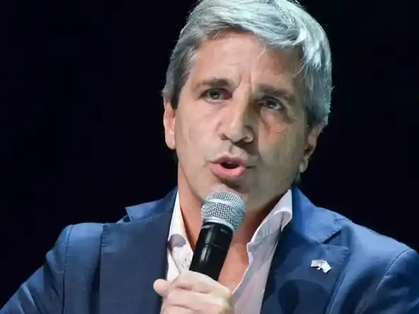 Caputo confirmó que habrá una reforma impositiva y ratificó el compromiso con el FMI