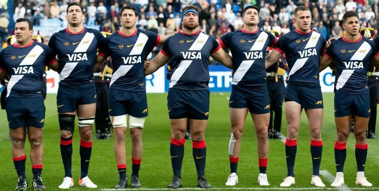 La camiseta de los Granaderos otra vez estará presente en la piel de Los Pumas. Crédito: Prensa UAR.