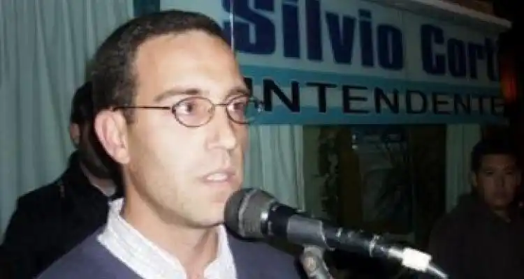 Corti dijo que en la Municipalidad son “sinvergüenzas” y que reducirá el sueldo del intendente