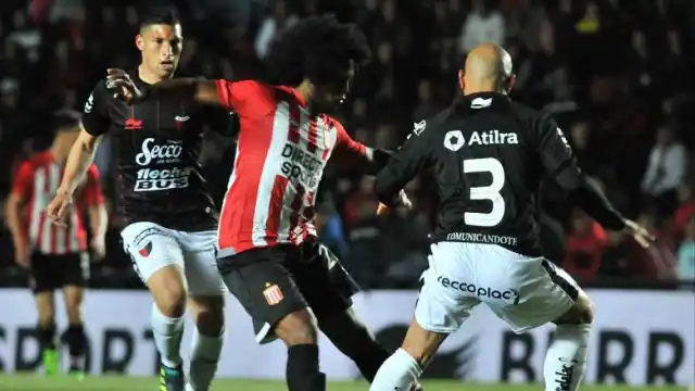 Colón y Estudiantes empataron gracias a Andújar y Domínguez