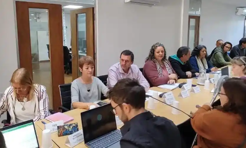 Provincia recibió a docentes y estatales pero la oferta salarial debe esperar