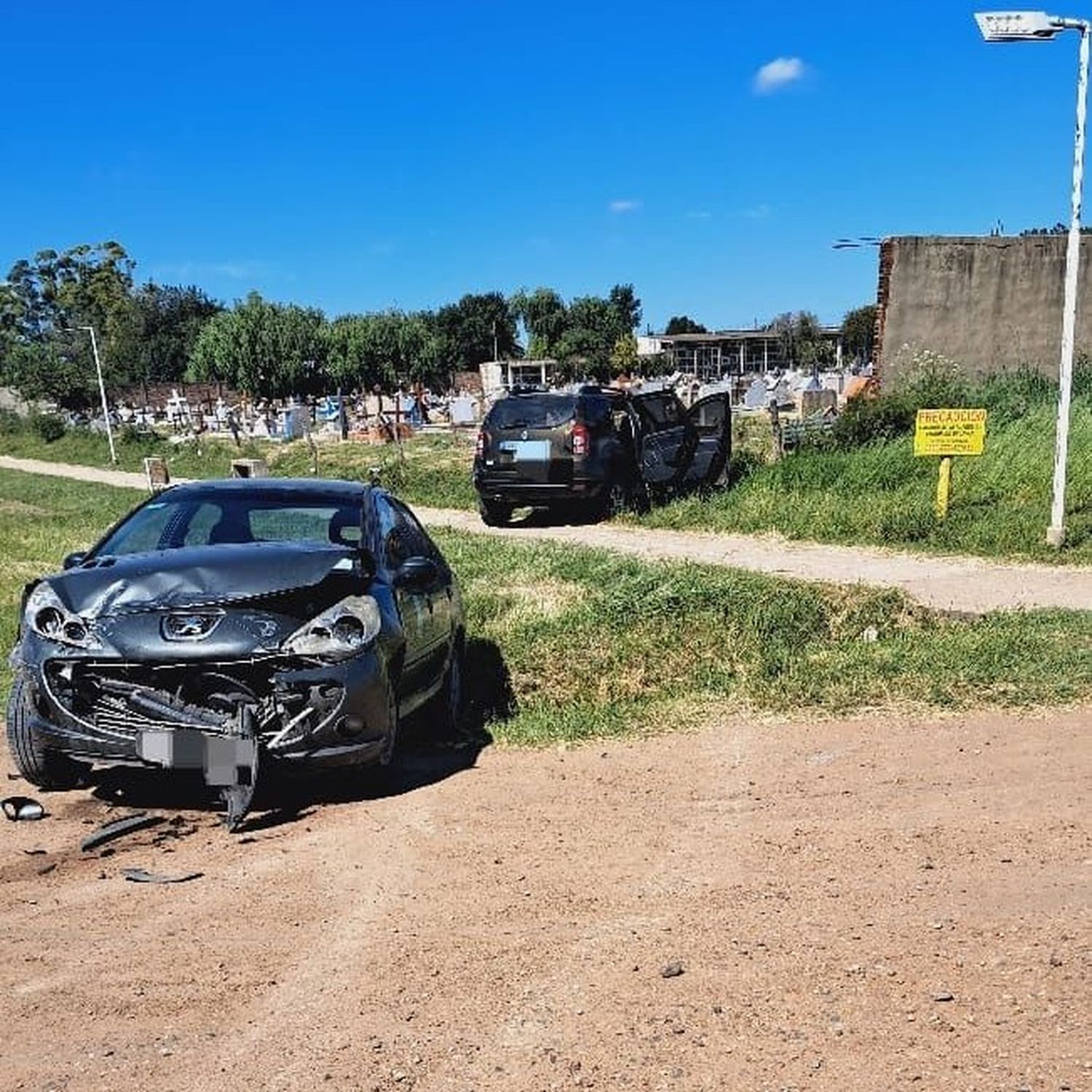 Fuerte choque en la zona del cementerio: dos conductores con lesiones leves