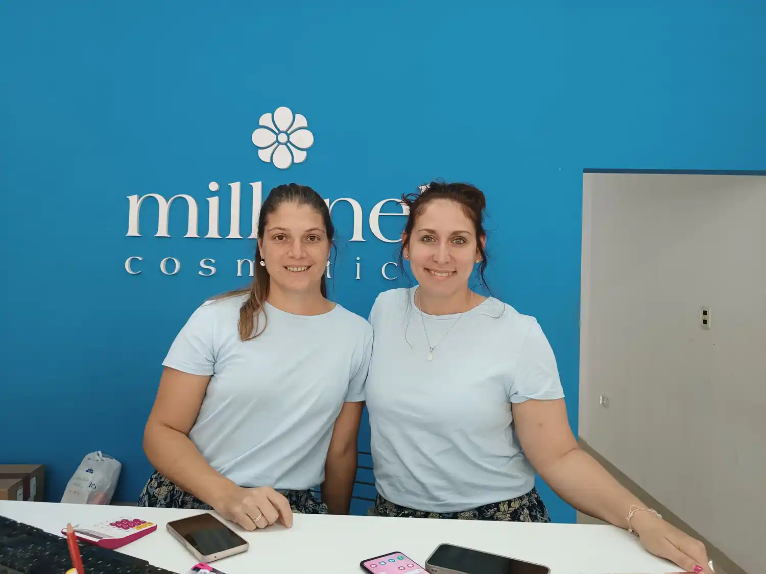 Betiana Panero y Estefanía Paccioretti, dueñas de la distribuidora ubicada en 25 de Mayo 2631.