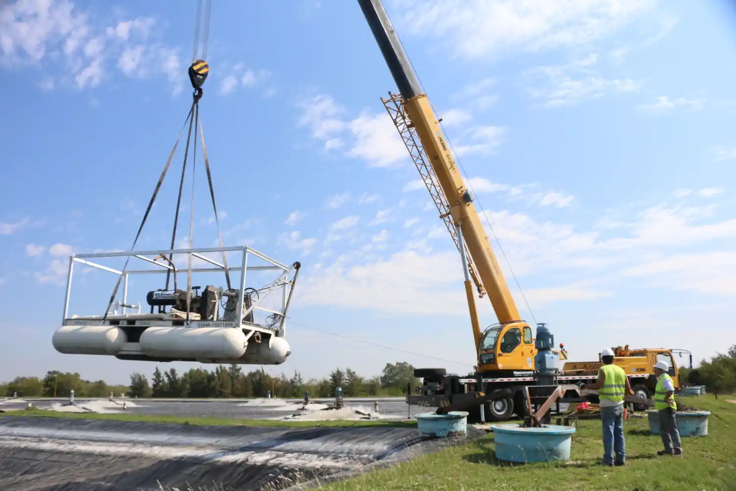 Contrataron una firma privada para limpiar una pileta de la Planta de Efluentes Cloacales