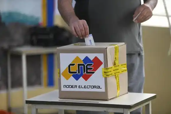 Venezuela celebra elecciones este 25MAY: centros de votación comenzaron a abrir