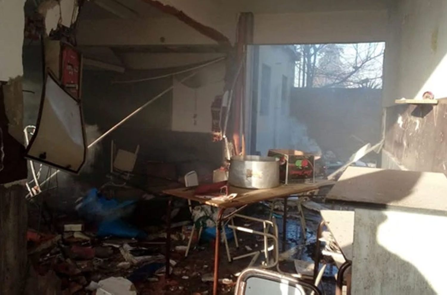 Paro en todas las escuelas de Buenos Aires por la explosión en una escuela de Moreno