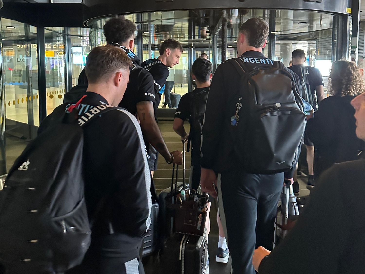 Argentina ya llegó a Filipinas donde debutará el ante Foto:FEVA