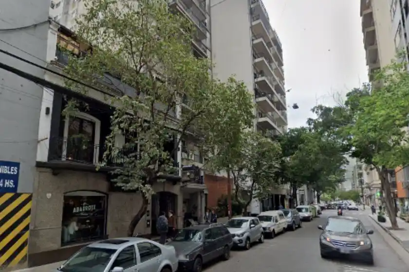 Agredieron a un hombre con una baldosa en un conocido bar de Paraguay al 700 y está en terapia intensiva