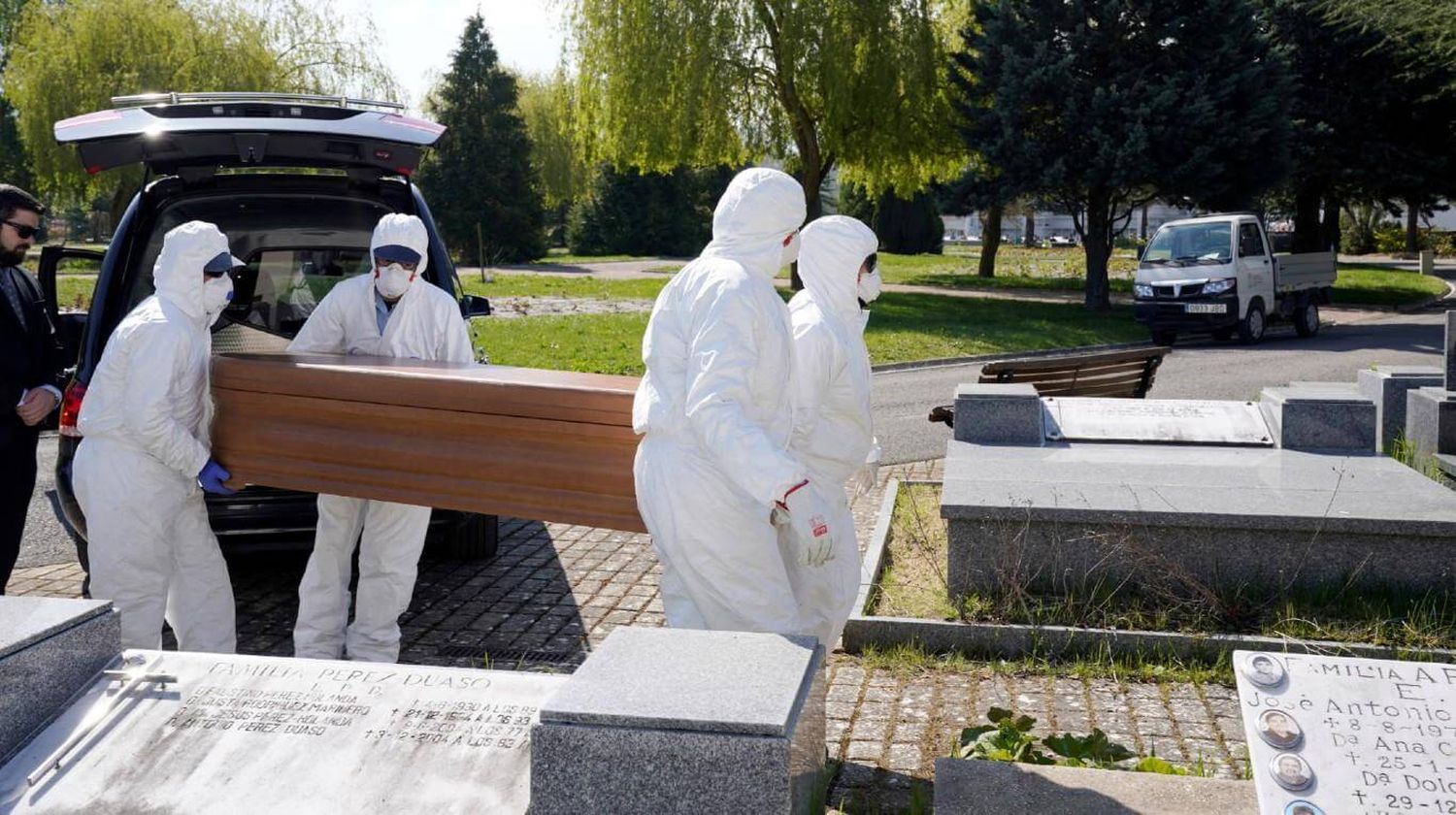 España tuvo un nuevo récord de muertos: 838 en 24 horas