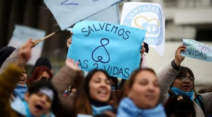 Presentan una cautelar para suspender la ley de aborto a nivel nacional