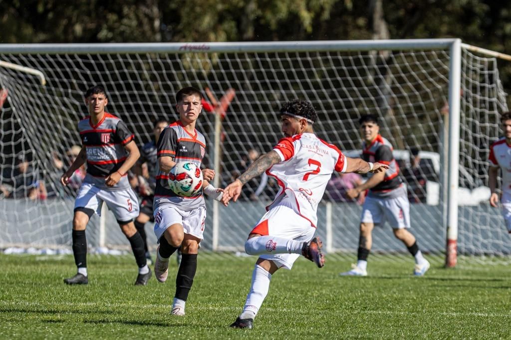 Huracán dio vuelta el clásico y se quedó con el barrio