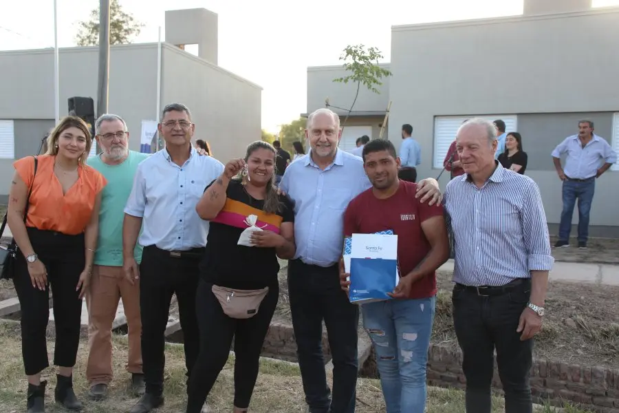 Perotti entregó más de 50 viviendas en Tostado