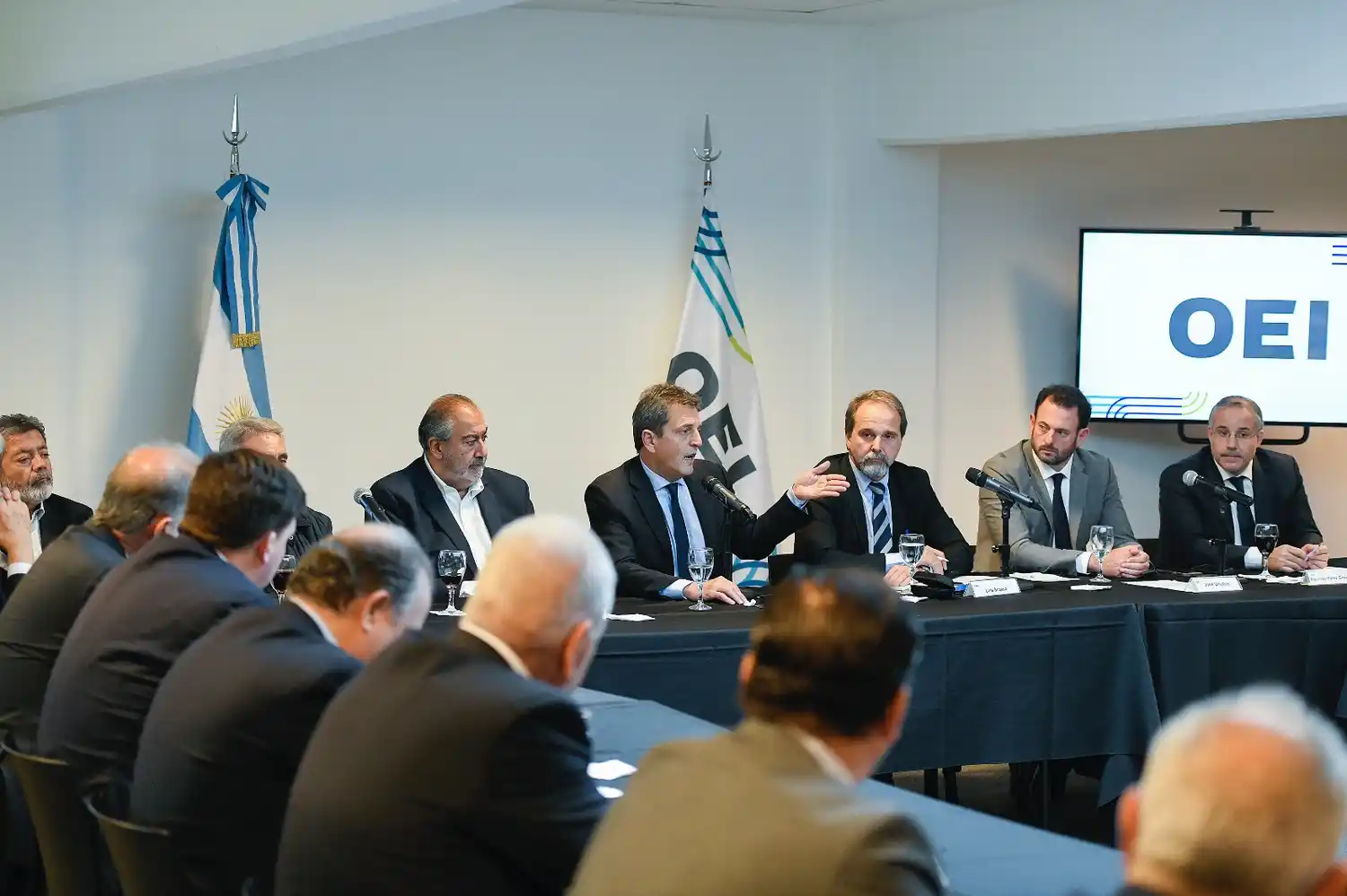 Los puntos para alcanzar un acuerdo que Massa planteó a empresarios