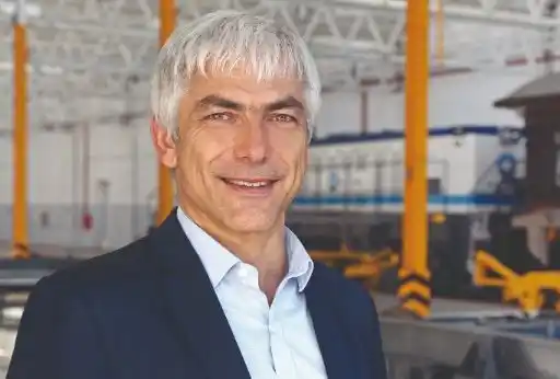 Desde Trenes Argentinos cruzaron a Raverta por prometer un tren rápido de 3 horas a Mar del Plata